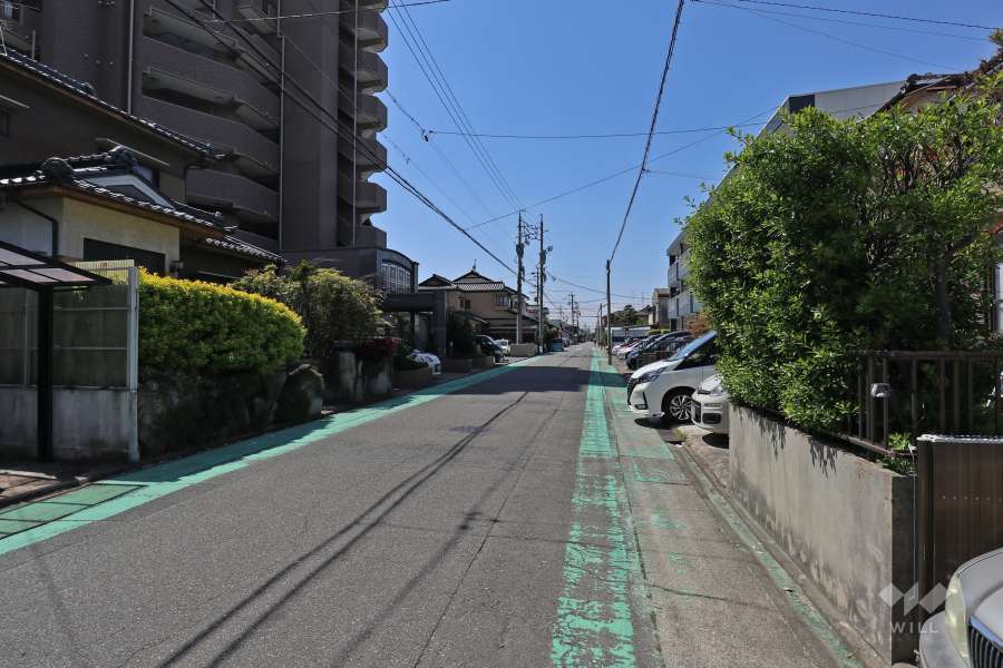 敷地北側の前面道路（東側から）
