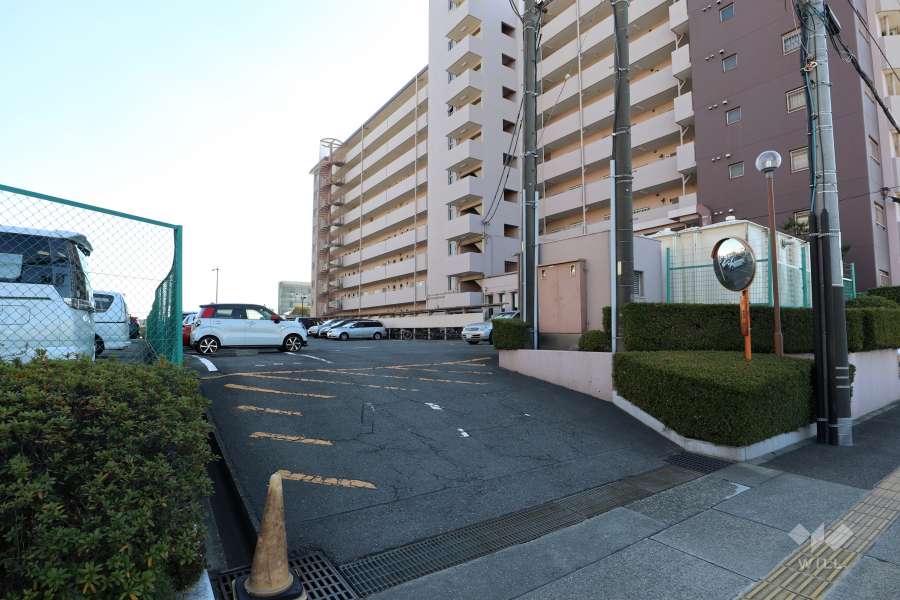 駐車場出入り口・敷地内駐車場（屋外平面式）