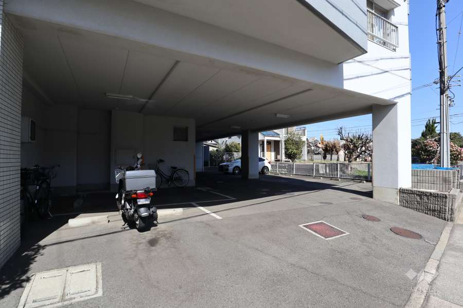 敷地内駐車場（屋内平面式、屋外平面式）