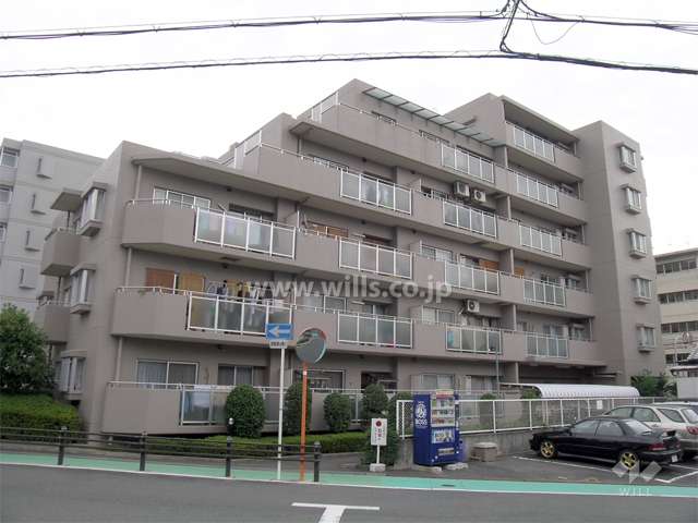 北西側から見た外観