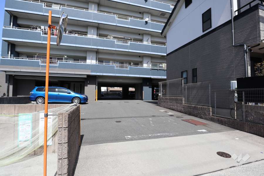 駐車場の出入り口・敷地内駐車場（屋内平面式、屋外平面式）