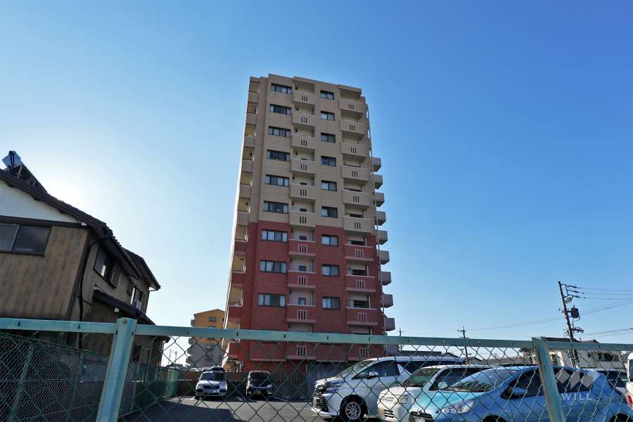 宝マンション港西の外観（東側から）
