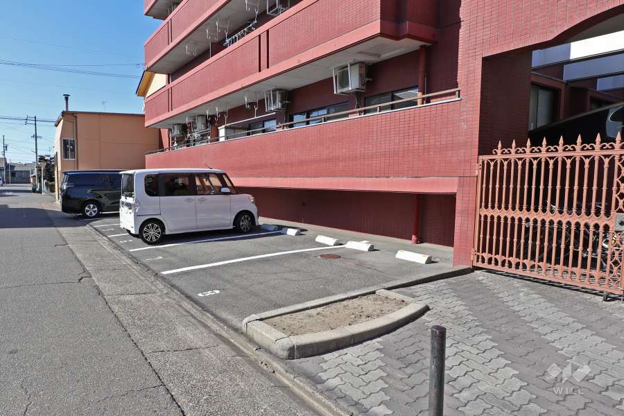 敷地内駐車場（屋外平面式）
