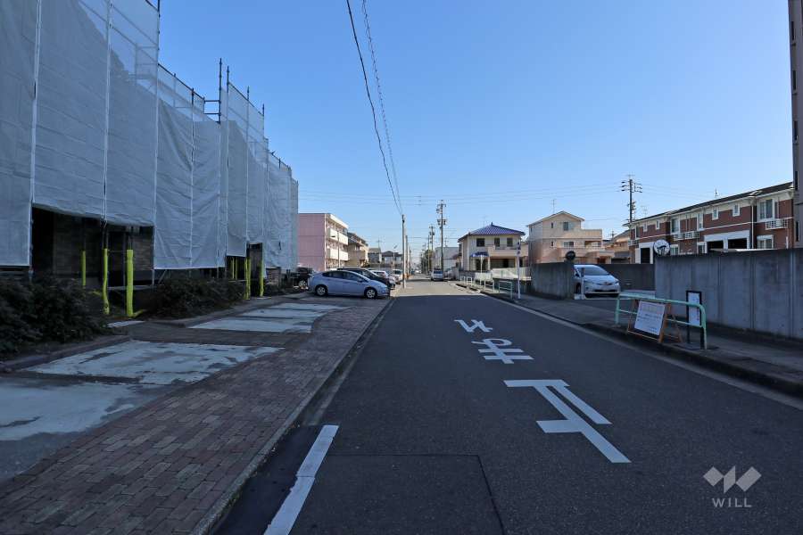 敷地北側の道路（西側から）