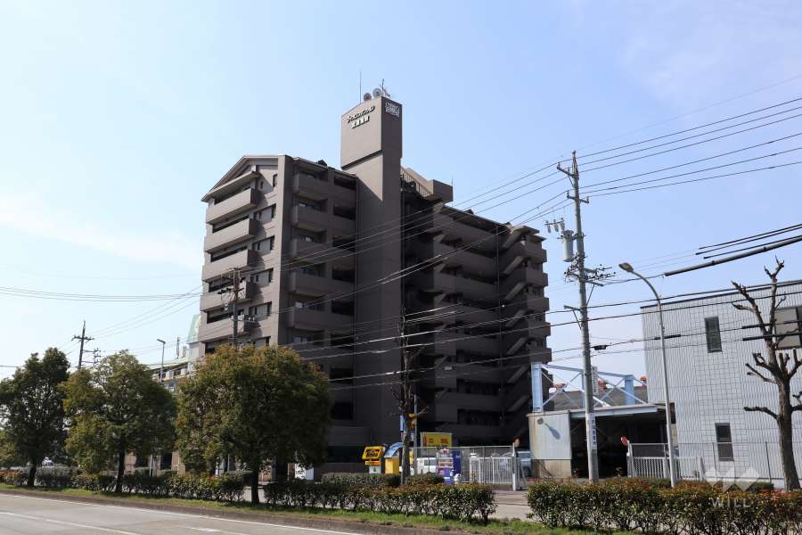 ライオンズマンション武道館前の外観（北東側から）