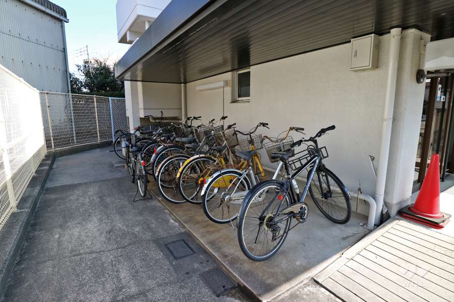 駐輪場（エントランス横）