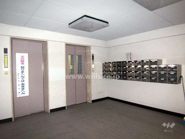 エレベーターとメールボックス