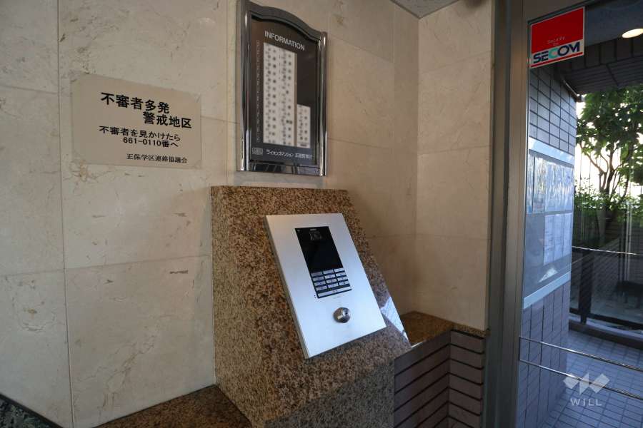 オートロックの操作盤、案内板