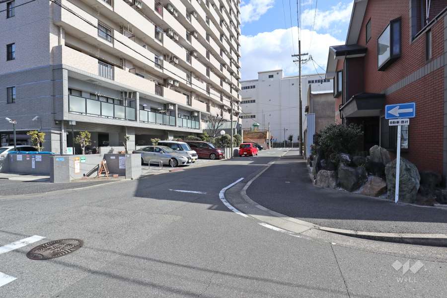 敷地南側の前面道路
