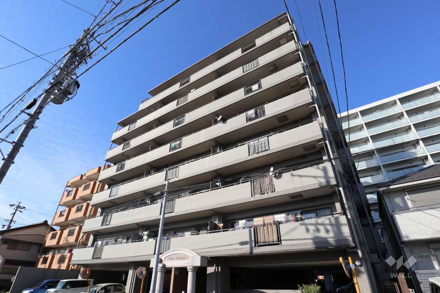 宝マンション川間町の外観（南東側から）