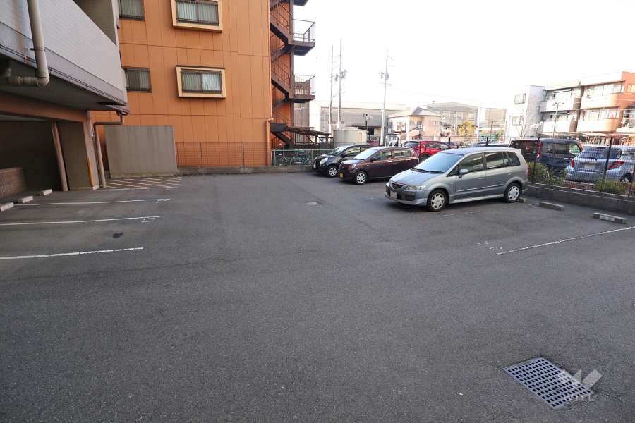 敷地内駐車場（屋外平面式）