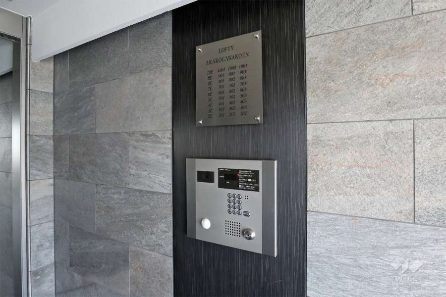 オートロックの操作盤、案内板