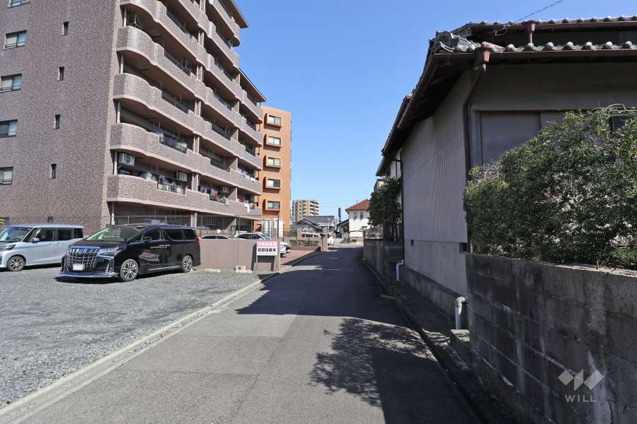 敷地南側の前面道路