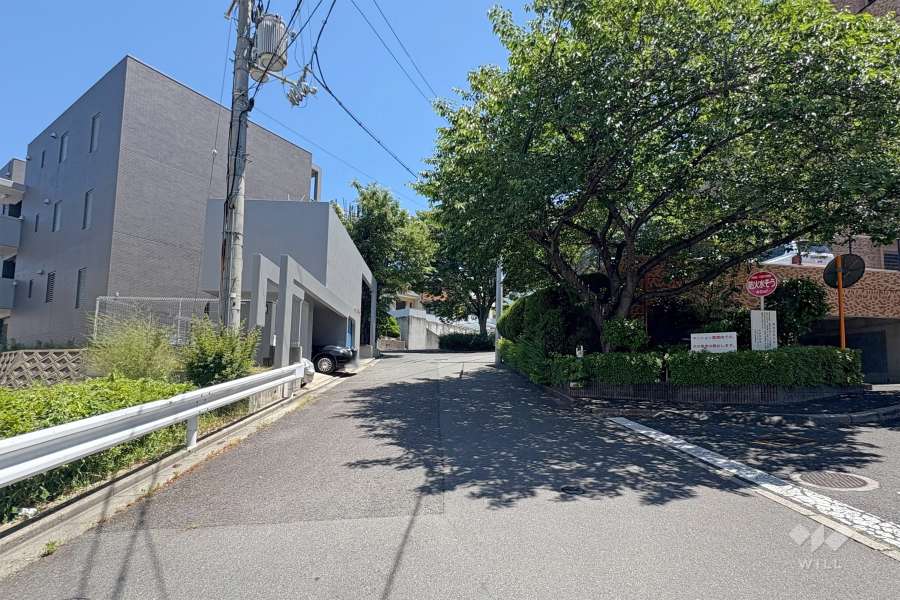 敷地北側の前面道路