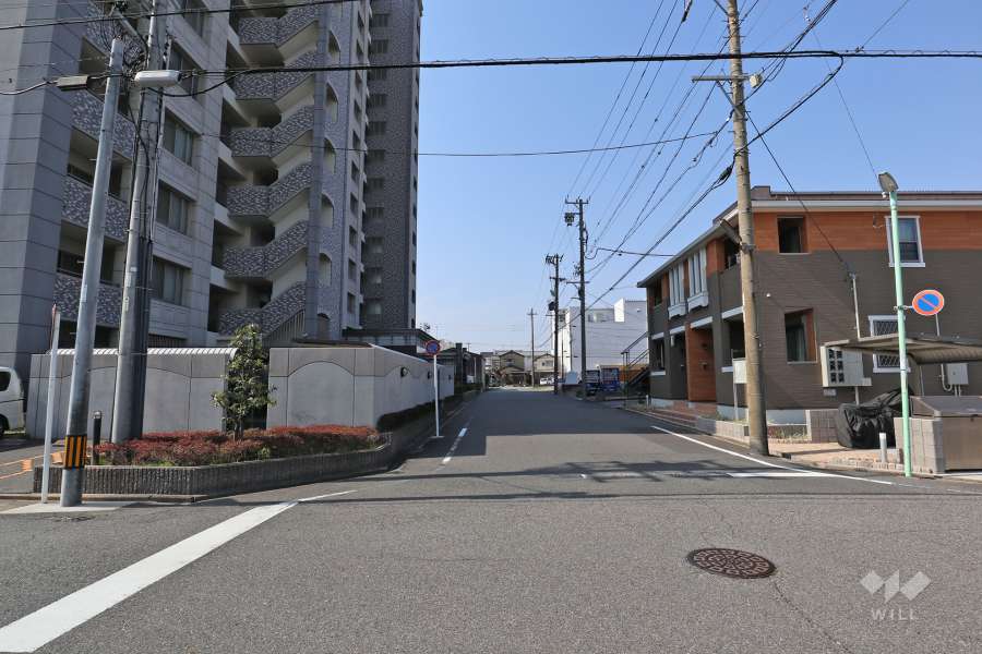 敷地北側の前面道路