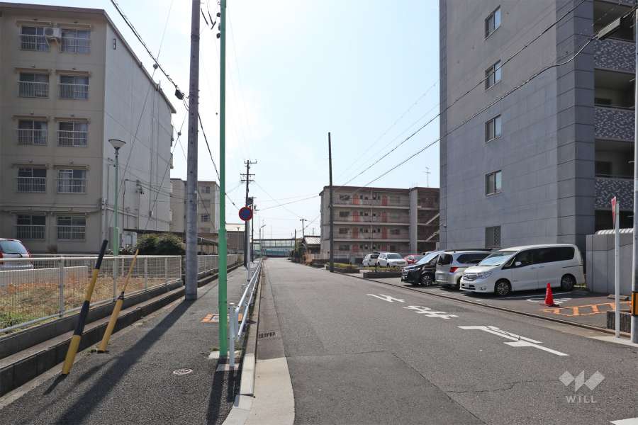 敷地東側の前面道路