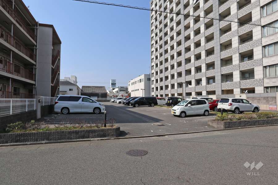 駐車場出入り口・敷地内駐車場（屋外平面式）