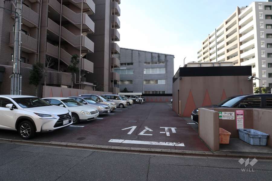駐車場の出入り口・敷地内駐車場（屋外平面式）