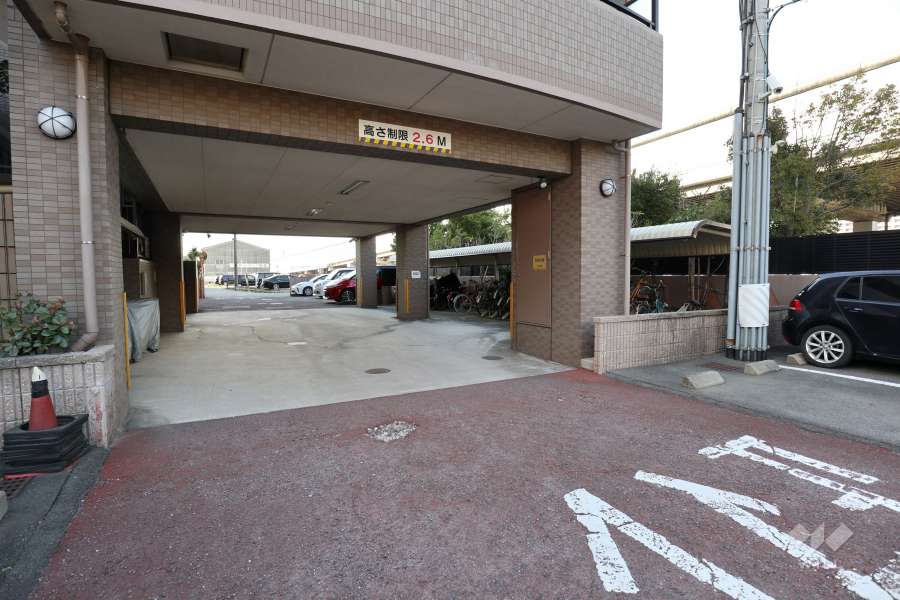 駐車場の出入り口・敷地内駐車場（屋外平面式）