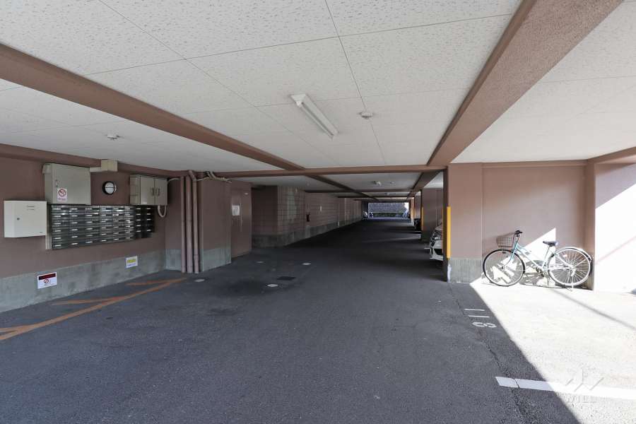 敷地内駐車場（屋内平面式）
