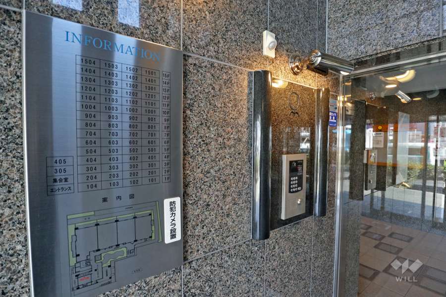 オートロックと案内板