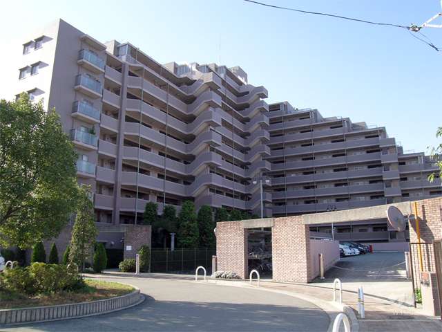 ヴィルヌーブガーデンズ千里山西の外観（北東側から）