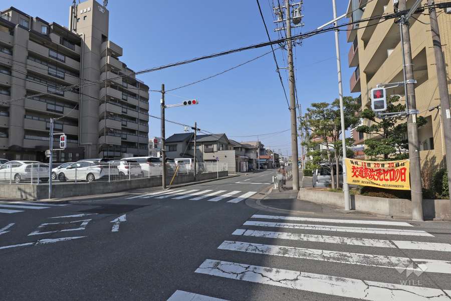 敷地北側の前面道路（東側から）