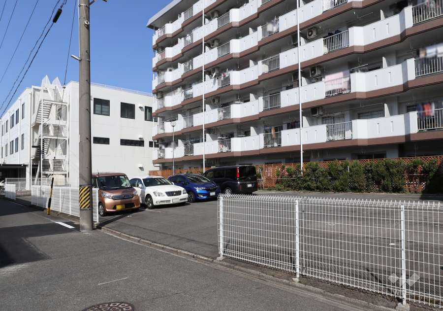 駐車場出入り口・敷地内駐車場（屋外平面式）