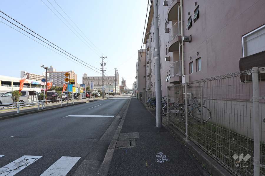 敷地北側の前面道路