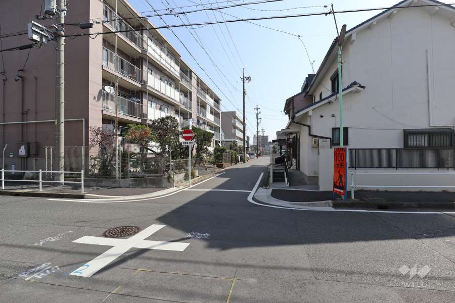 敷地南側の前面道路