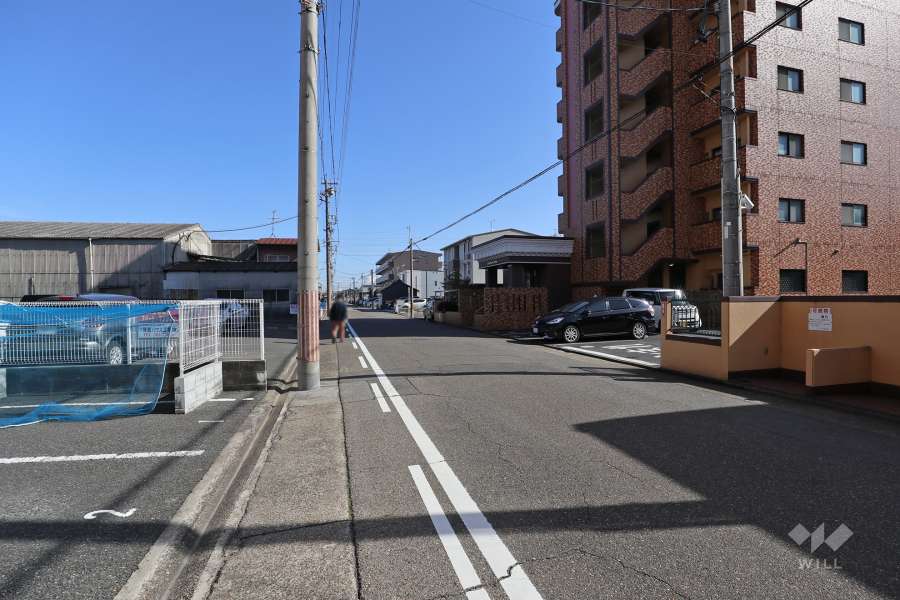 敷地北側の前面道路
