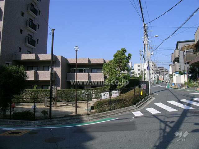 敷地は北東、南東の角地です。