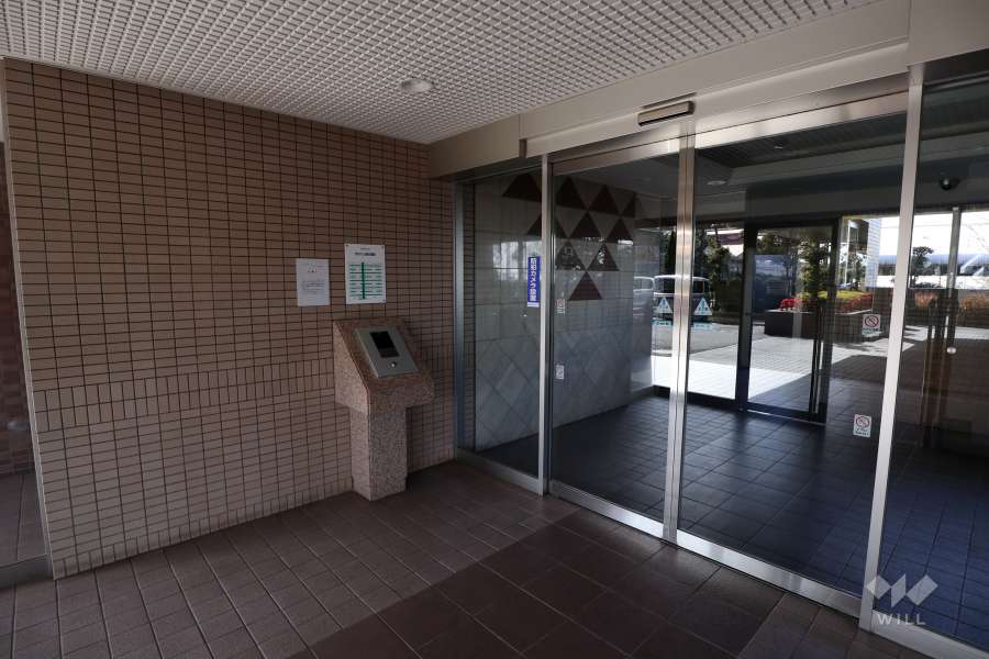 エントランスはオートロック付きです。