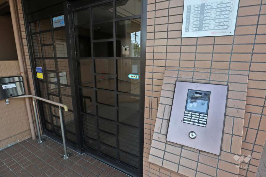 オートロックと案内板