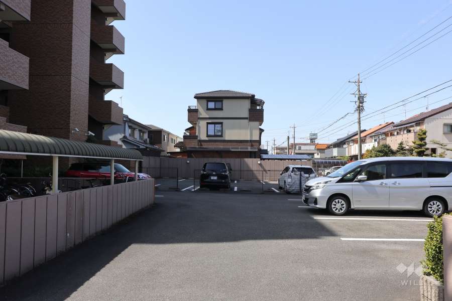 敷地内駐車場（屋外平面式）