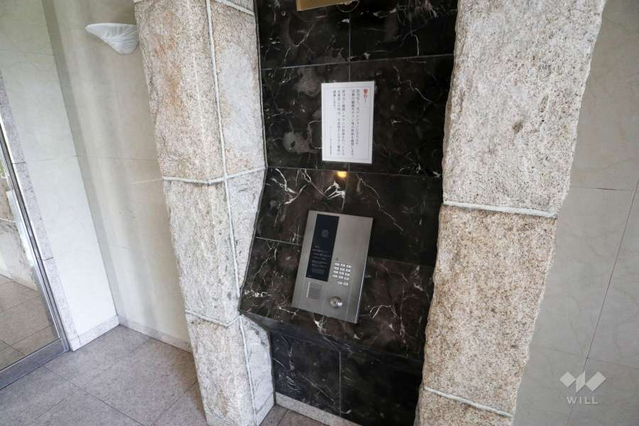 エントランスはオートロック付きです。