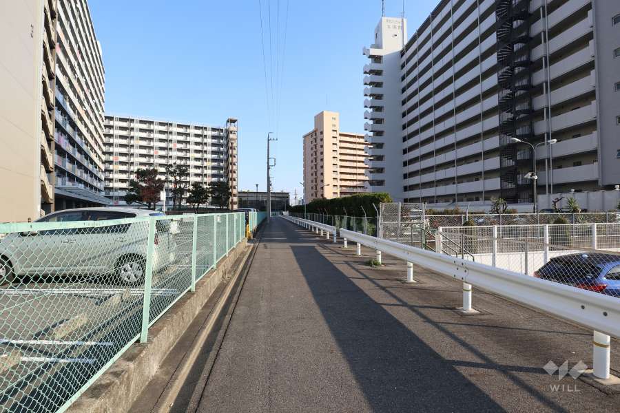 敷地北側の前面道路
