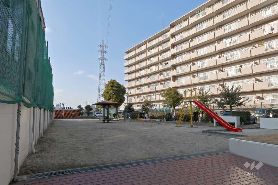 敷地内にはプレイロットがあります。