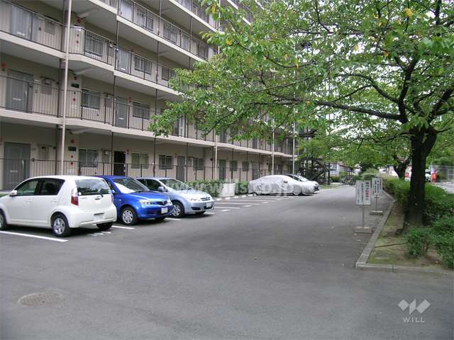C棟の敷地内駐車場（平面式）