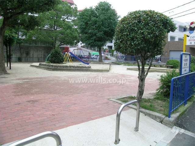 敷地西側にある公園