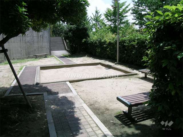 敷地内の小さな公園