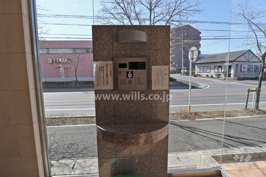 エントランスはオートロック付きです。