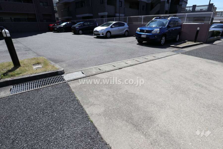 駐車場出入り口