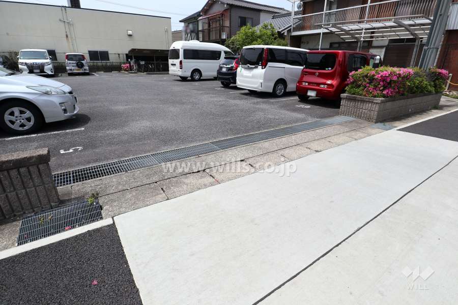 駐車場出入り口