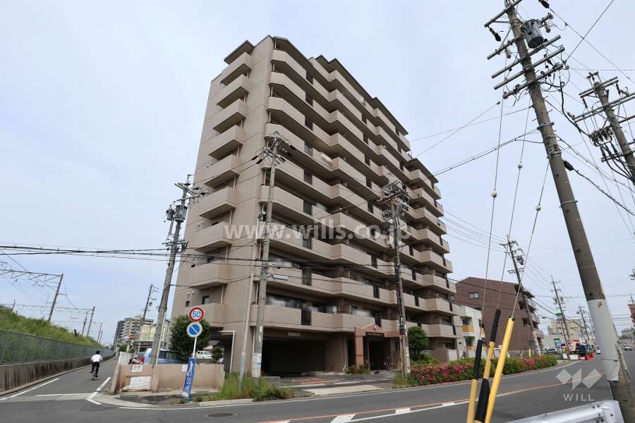 宝マンション新守山第7の外観（南西側から）