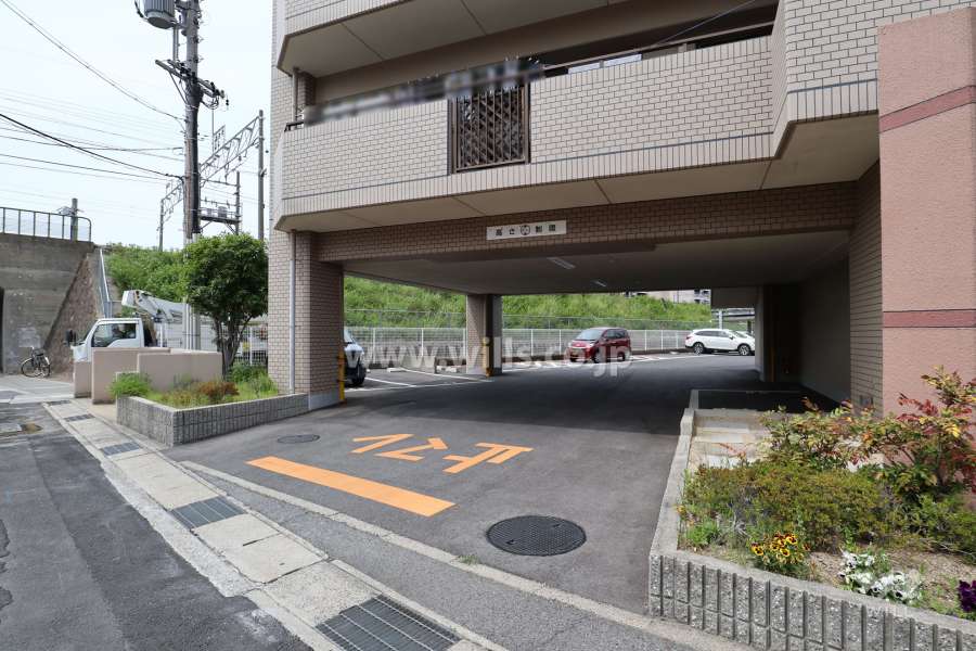駐車場出入り口