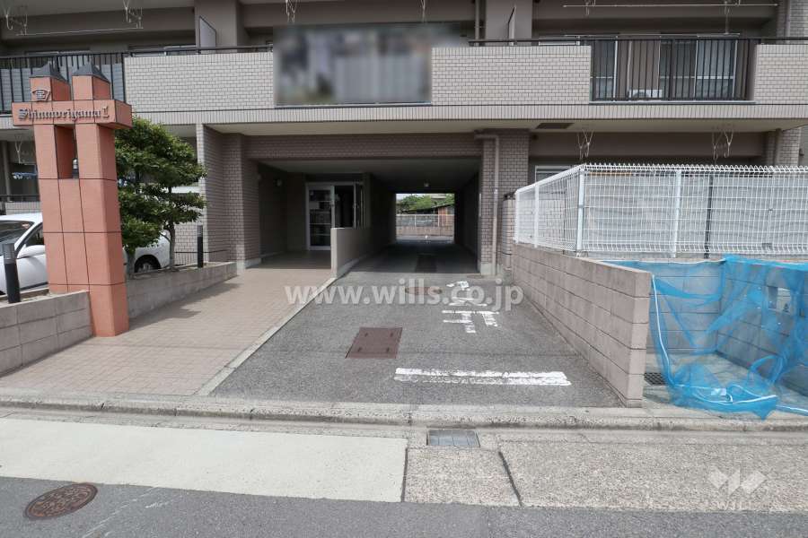 駐車場出入り口