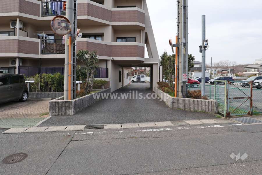 駐車場出入り口