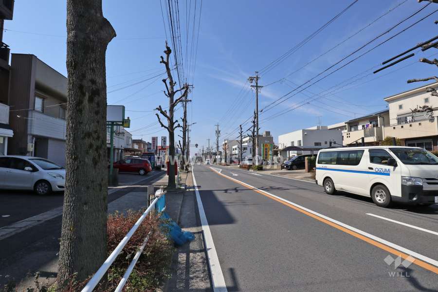 敷地の北側前面道路（東側から）