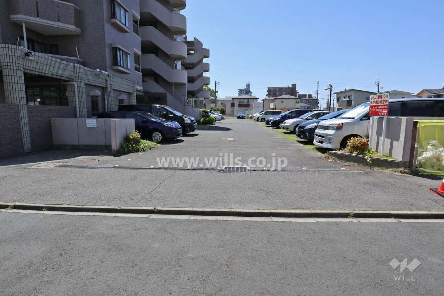 駐車場出入り口
